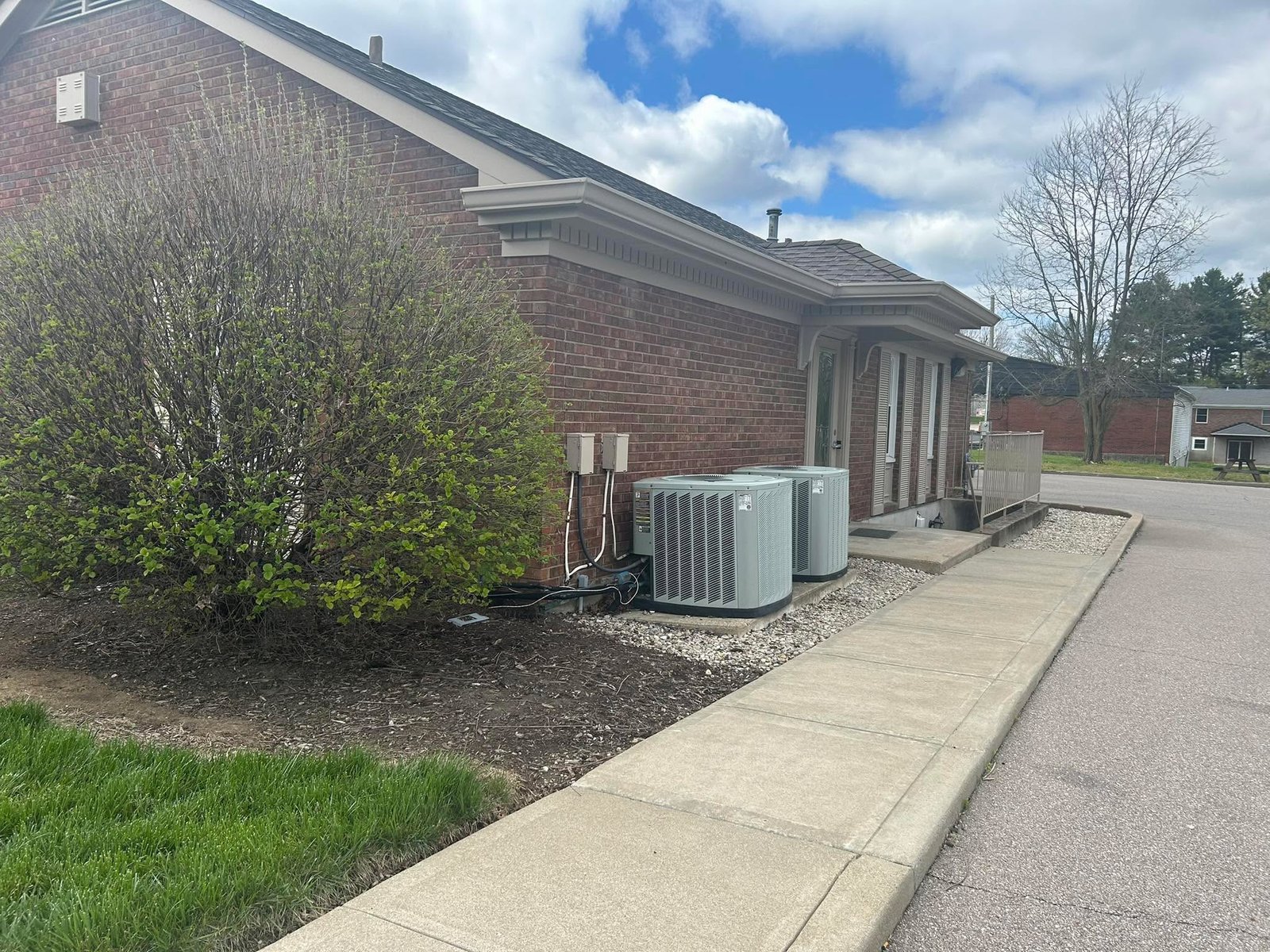 Commercial lawn care and grounds maintenance by Flanagan Rural Lawn Care