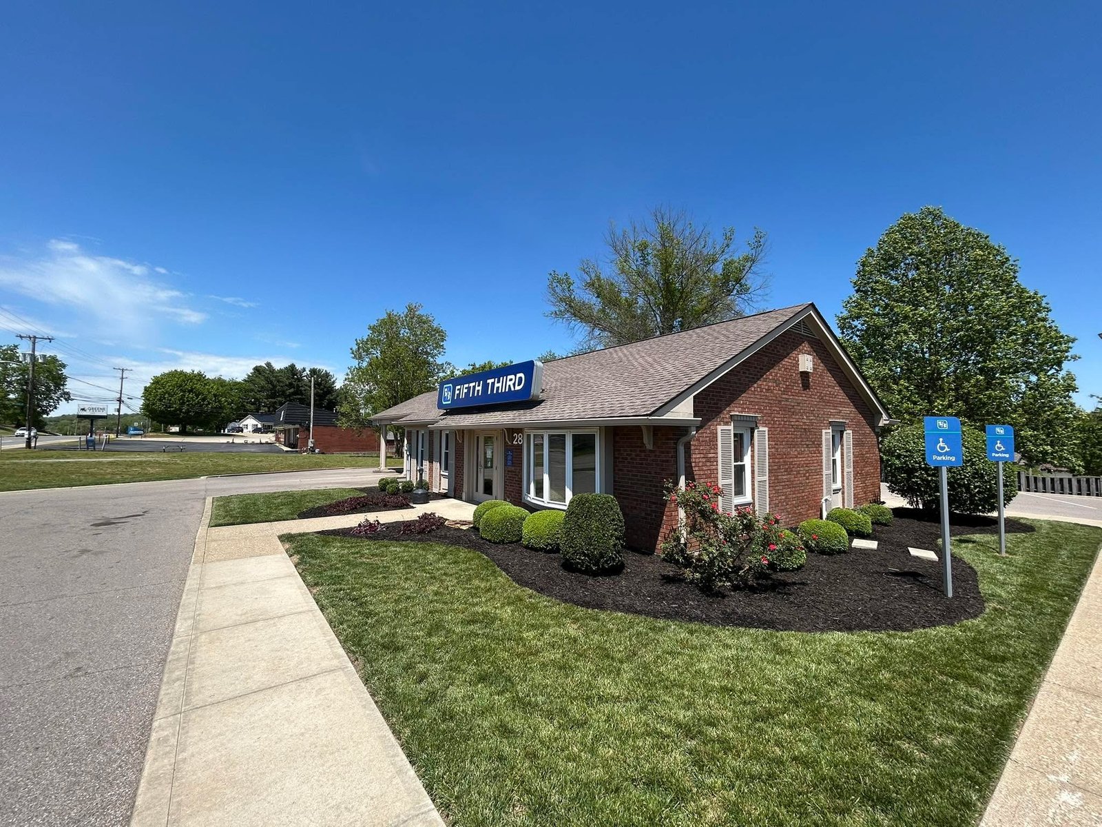 Commercial lawn care and grounds maintenance by Flanagan Rural Lawn Care
