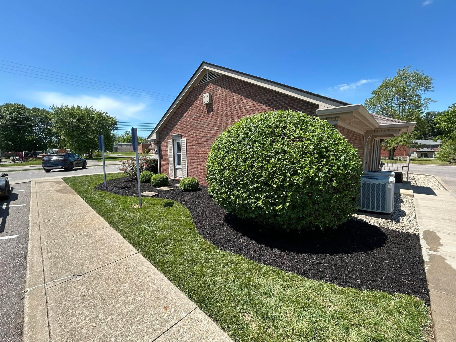 Yard cleanup, trimming, and mowing on a Kentucky property by Flanagan Rural Lawn Care