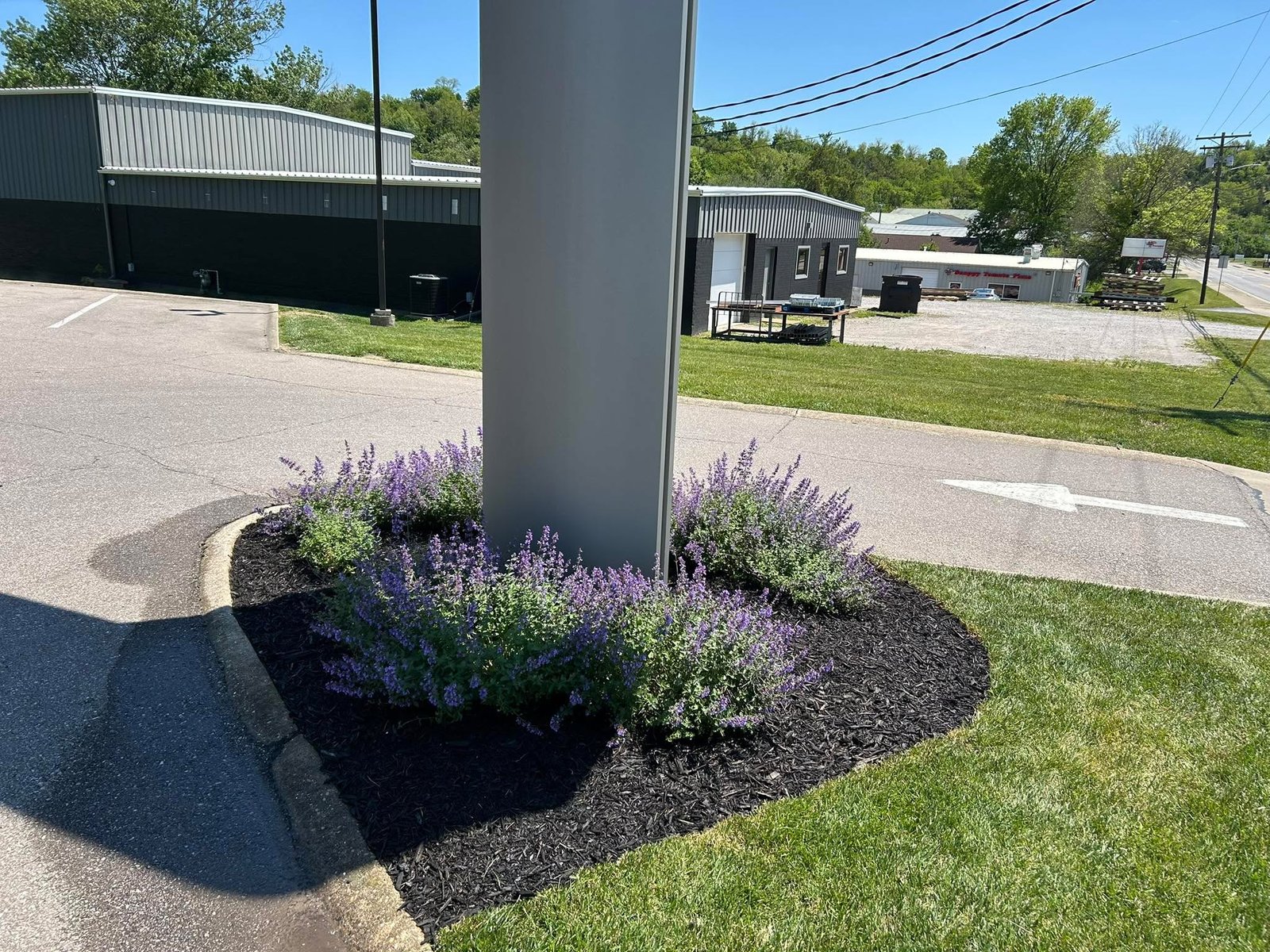 Commercial lawn care and grounds maintenance by Flanagan Rural Lawn Care